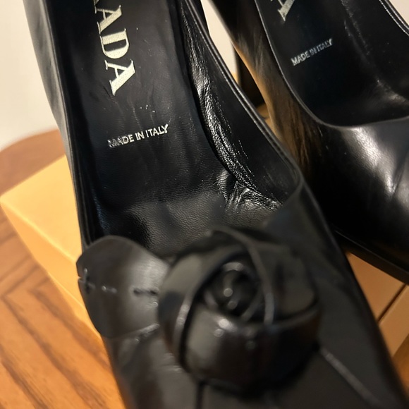 PRADA BLACK PUMPS AUTHENTIC STUNNING VINTAGE RARE ROSETTE DETAILS - Picture 14 of 15